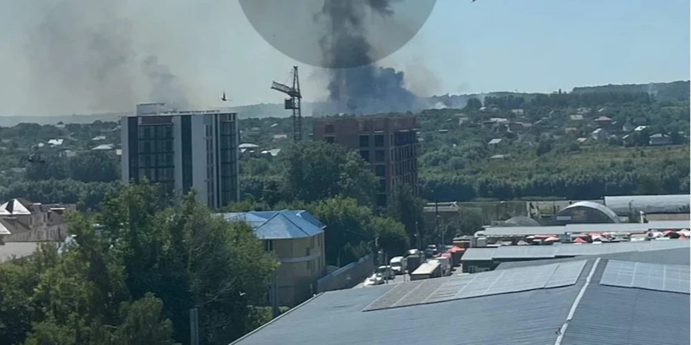 Дим над територією військового полігону після детонації боєприпасів