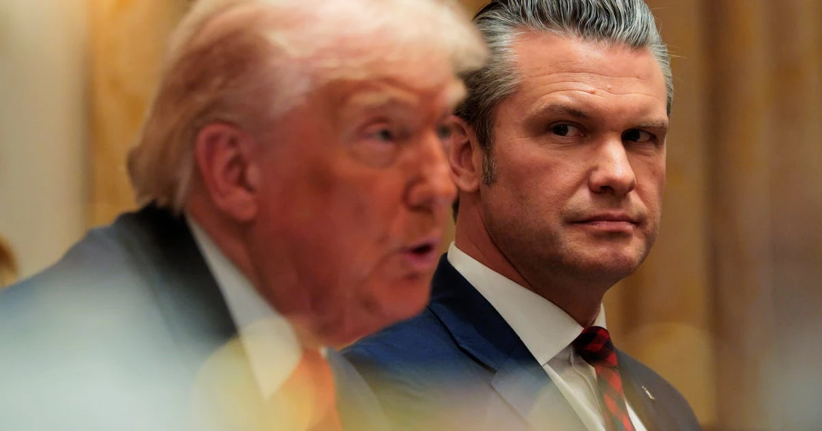 Піт Гегсет на нараді в Білому домі поряд із Дональдом Трампом