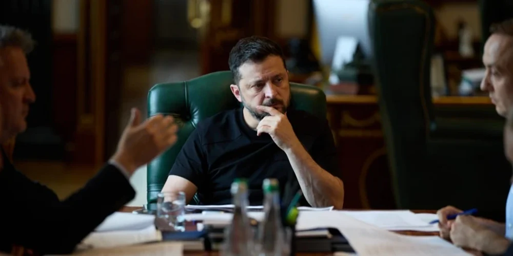Володимир Зеленський під час вечірнього відеозвернення