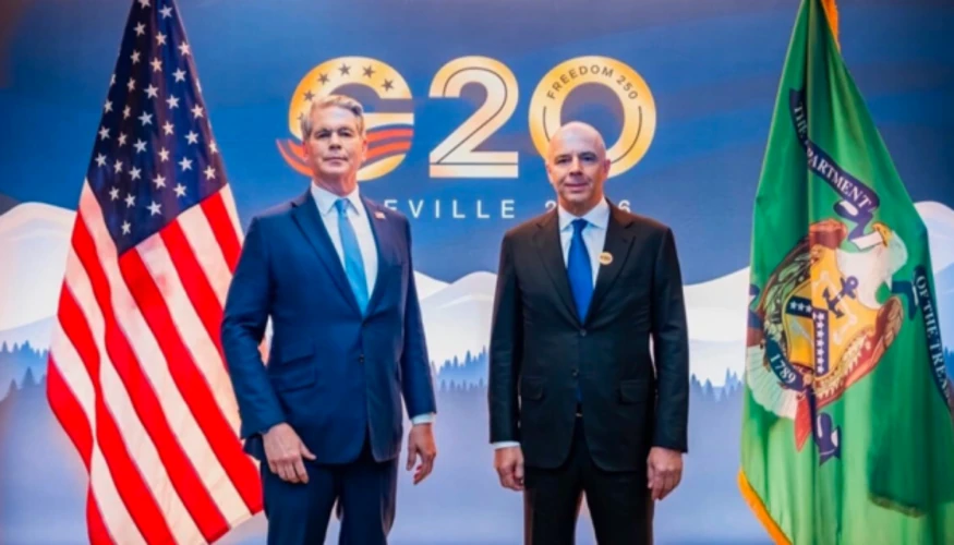 Міністр фінансів США Скотт Бессент і міністр фінансів Росії Антон Сілуанов під час зустрічі на полях саміту G20 в Ешвіллі