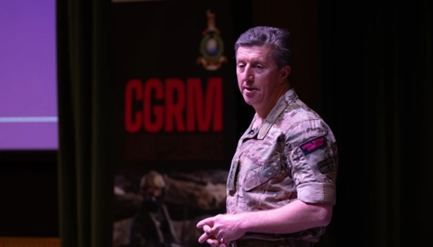 Перший морський лорд сер Гвін Дженкінс під час симпозіуму Департаменту військово-морських досліджень