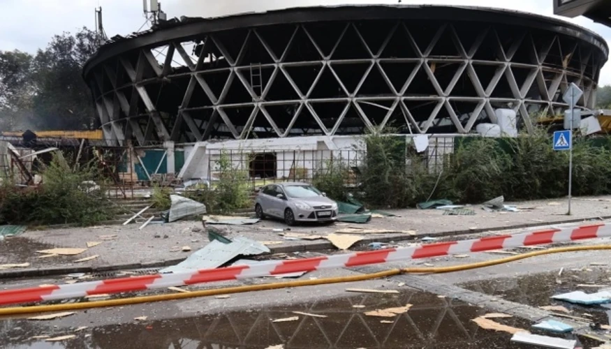 У Києві 23 вересня дрон влучив неподалік корпусу КНУБА