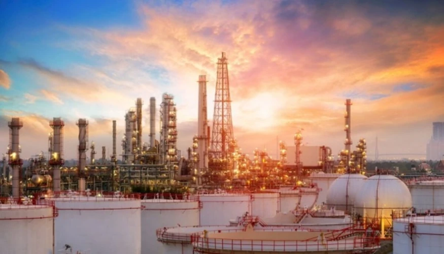 Пошкоджене обладнання нафтопереробного заводу «Славнефть-Ярославнефтеоргсинтез» (ЯНОС) після атаки безпілотників