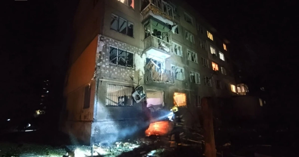 У Дніпрі під завалами підприємства шукають людей після нічної атаки РФ