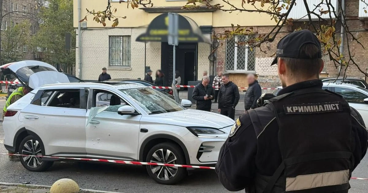 Місце вибуху електромобіля у Печерському районі Києва, за даними Поліції Києва